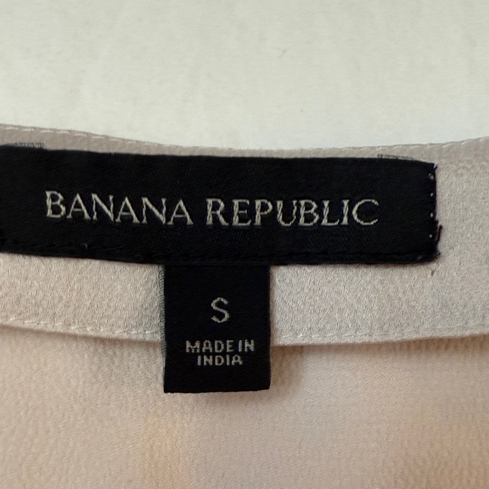 Banana Republic Soft Beige V-Neck Blouse - Picture 5 of 6